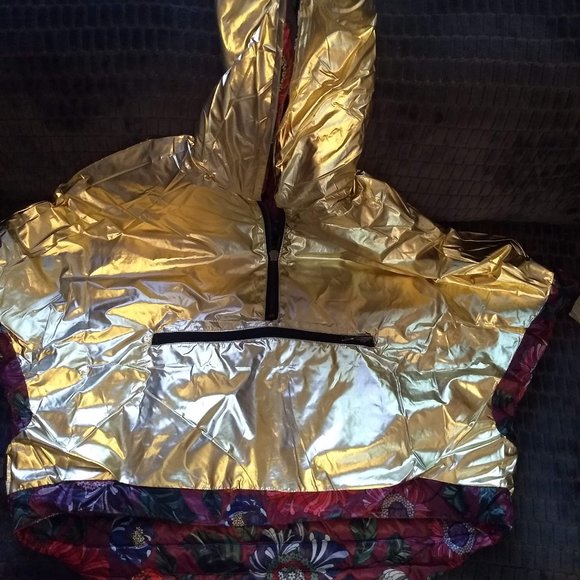 BURGANDY cropped hi-low floral down poncho with hood NWT 🎈HOST PICK🎈 - Picture 5 of 15